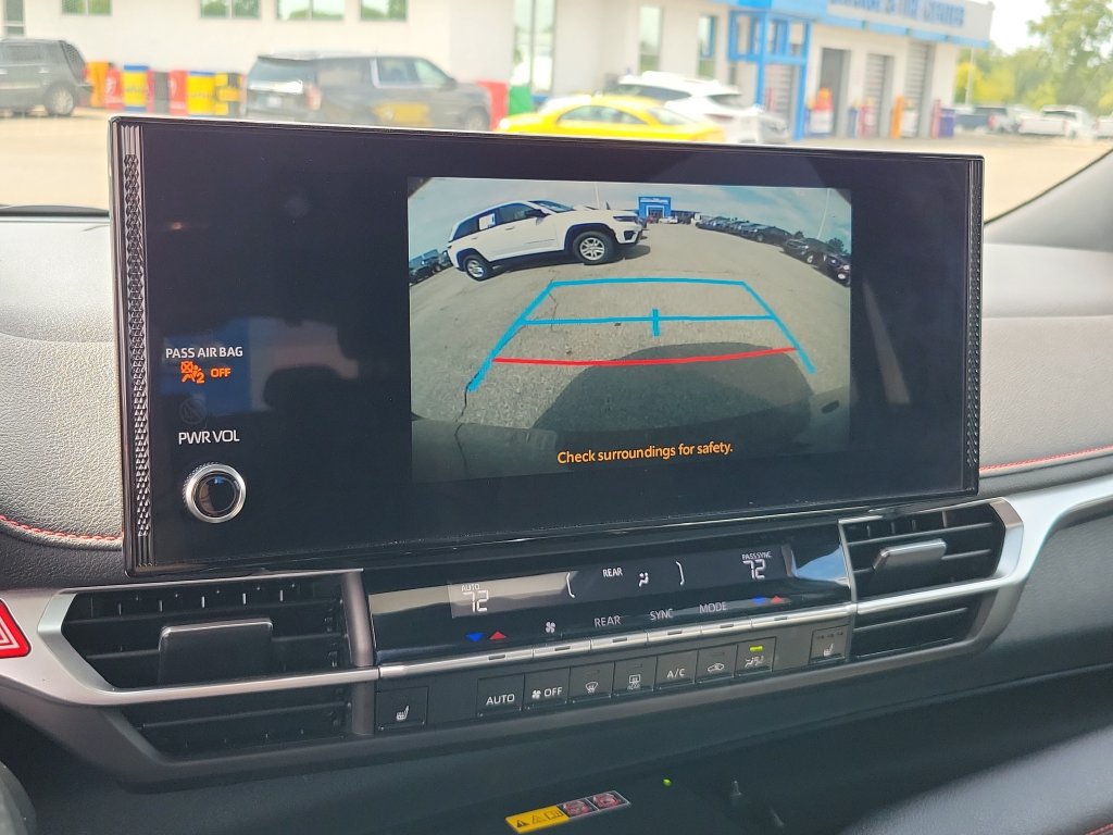 Used 2025 Toyota Sienna XSE FWD image 26