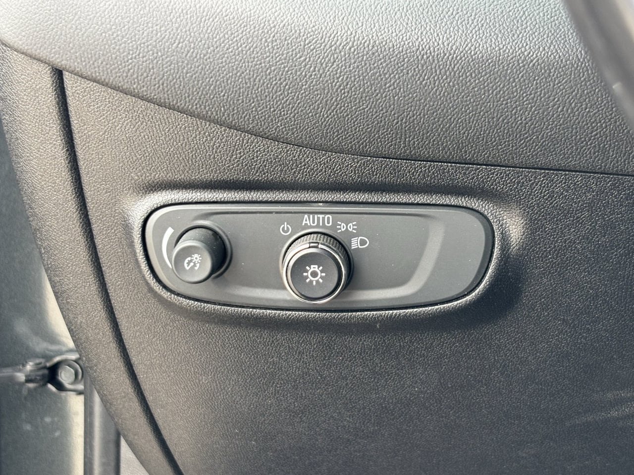 Used 2019 Chevrolet Equinox LT FWD image 29