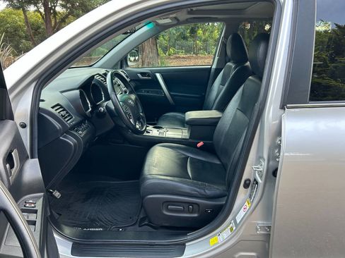 Used 2013 Toyota Highlander SE image 24