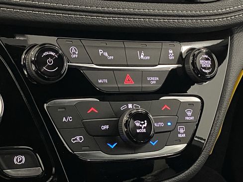 New 2026 Chrysler Pacifica Select w/ S Appearance Package AWD/4WD image 27