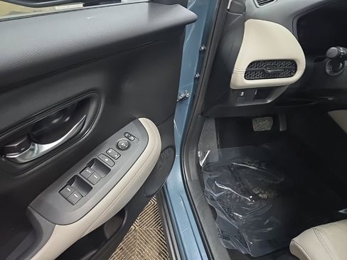 Used 2023 Honda HR-V LX image 27