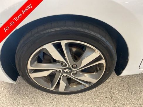 Used 2015 Hyundai Elantra Limited w/ Option Group 05 FWD image 9