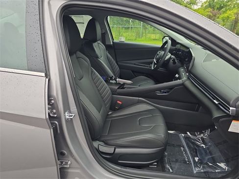 New 2025 Hyundai Elantra Limited image 25