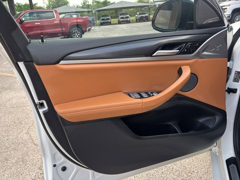 Used 2025 BMW X4 xDrive30i w/ Premium Package image 11