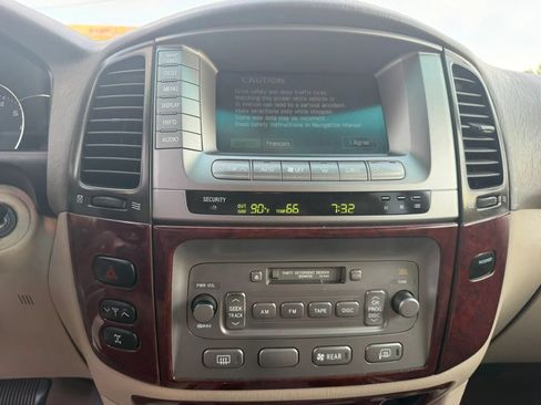 Used 2004 Toyota Land Cruiser w/ Convenience Pkg AWD/4WD image 26