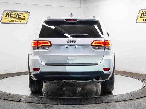Used 2021 Jeep Grand Cherokee Laredo RWD image 3