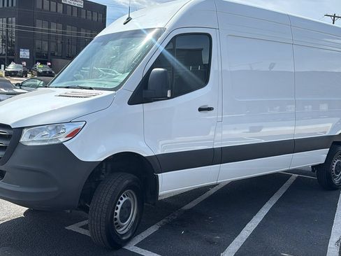 Used 2024 Mercedes-Benz Sprinter 2500 image 7