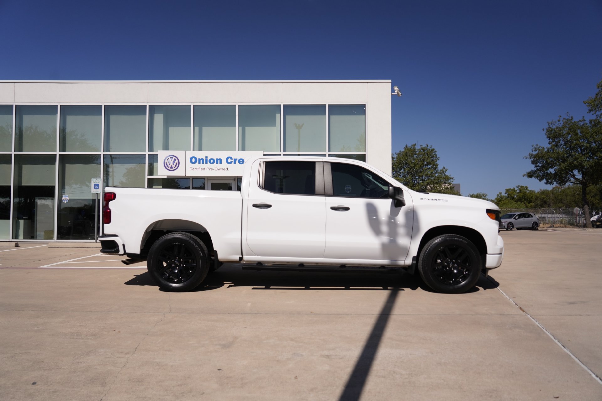 Used 2023 Chevrolet Silverado 1500 Custom RWD image 4