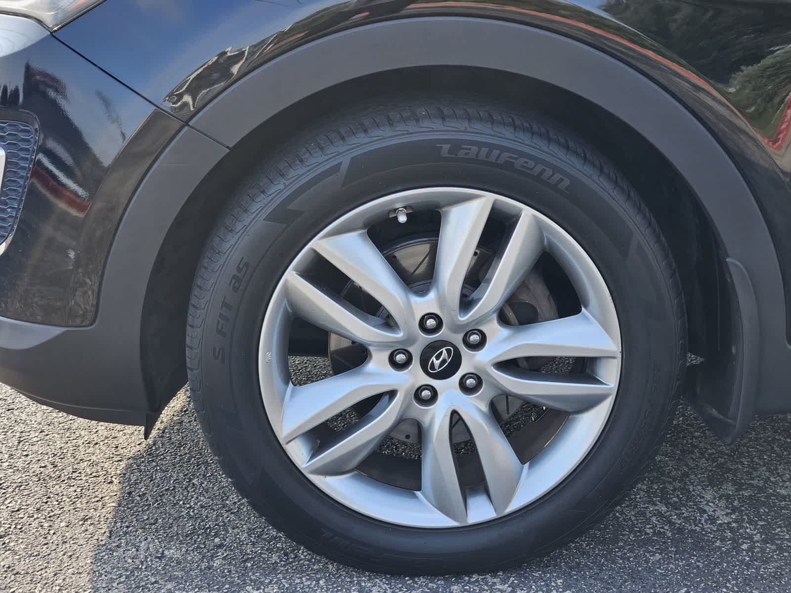 Used 2015 Hyundai Santa Fe Sport 2.0T w/ Option Group 05 AWD/4WD image 9