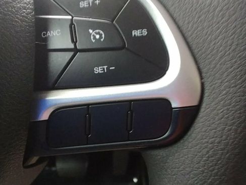 Used 2023 Jeep Renegade Latitude AWD/4WD image 15