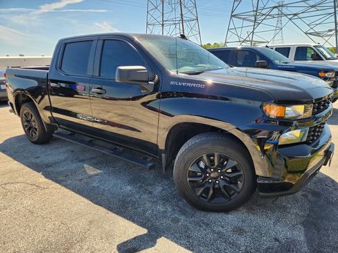 Used 2022 Chevrolet Silverado 1500 Custom image 1