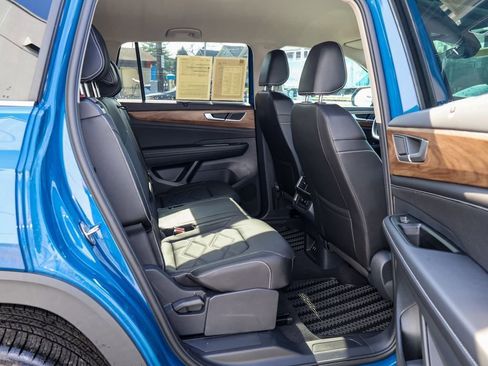 Certified 2025 Volkswagen Atlas SE image 31