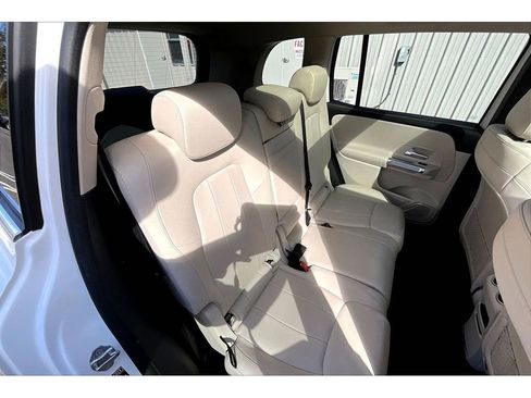 Used 2020 Mercedes-Benz GLB 250 w/ Premium Package image 27