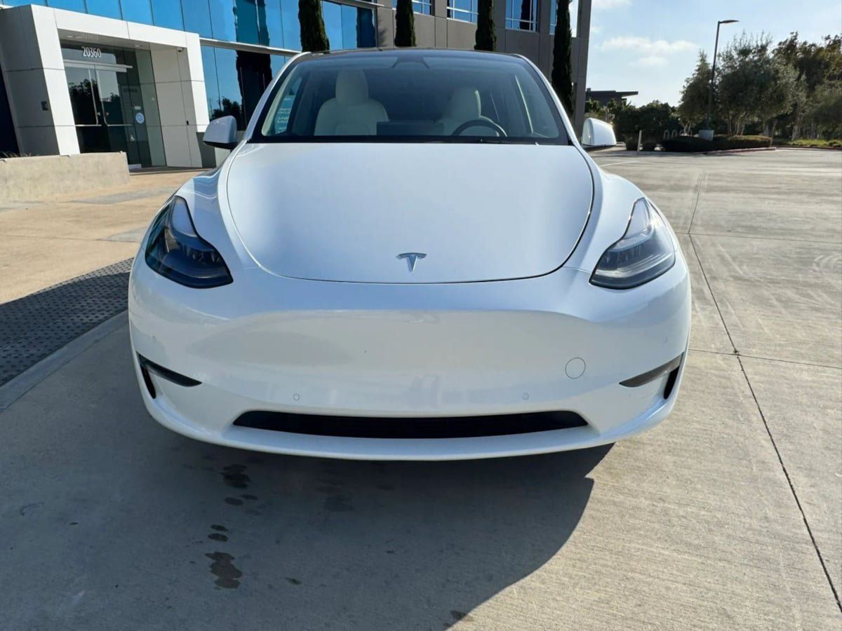 Used 2023 Tesla Model Y Performance AWD/4WD image 2