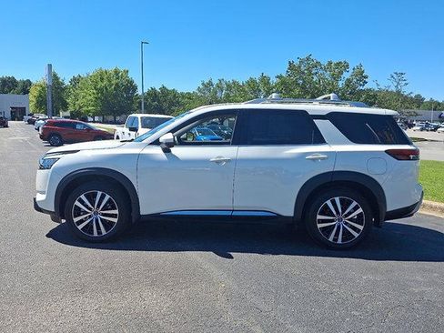 Used 2024 Nissan Pathfinder Platinum image 7