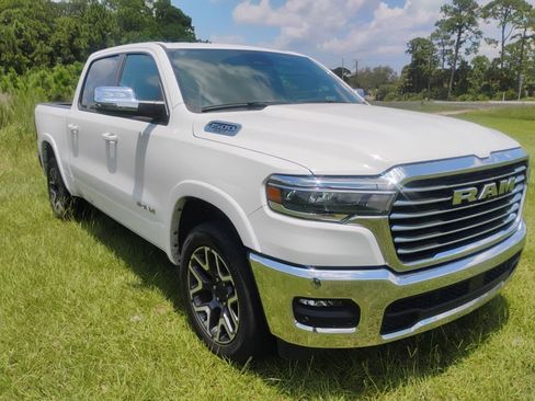 Certified 2025 RAM 1500 Laramie AWD/4WD image 3
