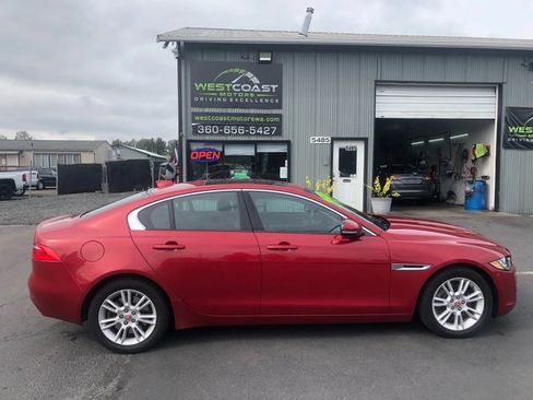 Used 2018 Jaguar XE Premium RWD image 8