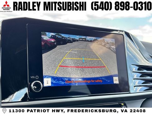 Used 2025 Toyota Camry SE FWD image 9