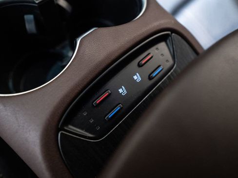 Used 2021 Toyota Venza XLE w/ Softex Package image 30