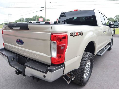 Used 2017 Ford F250 XLT w/ XLT Premium Package AWD/4WD image 5