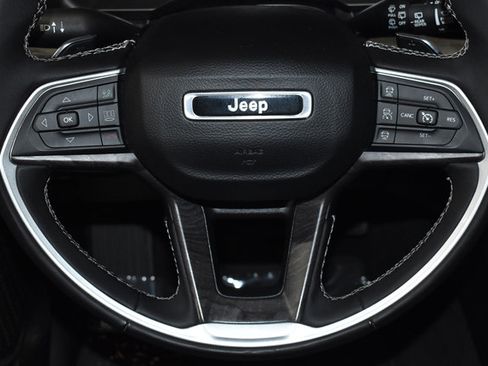 Used 2023 Jeep Grand Cherokee Limited AWD/4WD image 30