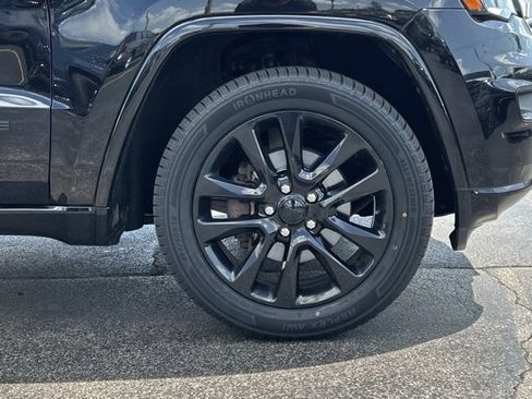 Used 2018 Jeep Grand Cherokee Altitude AWD/4WD image 13