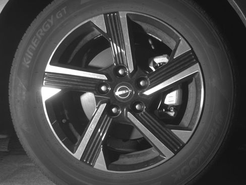 Used 2025 Nissan Sentra SV image 13