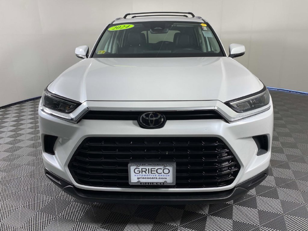 Used 2024 Toyota Grand Highlander AWD image 3