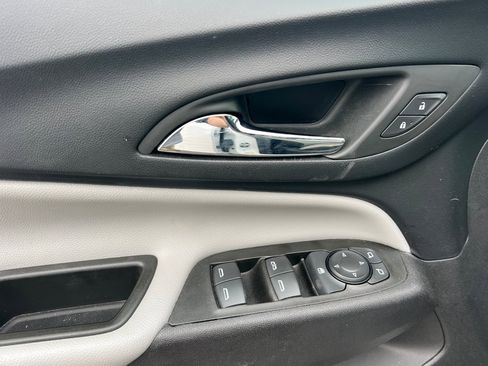 Used 2024 Chevrolet Equinox LT image 8