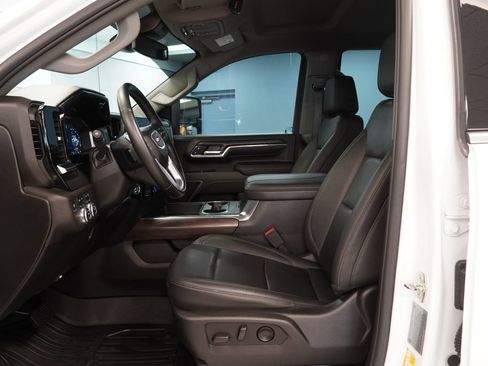 Used 2024 GMC Sierra 3500 SLT w/ SLT Convenience Package AWD/4WD image 5