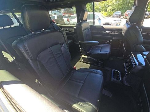 Used 2022 Jeep Wagoneer Series II w/ Premium Group I AWD/4WD image 7