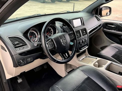 Used 2017 Dodge Grand Caravan SXT image 17