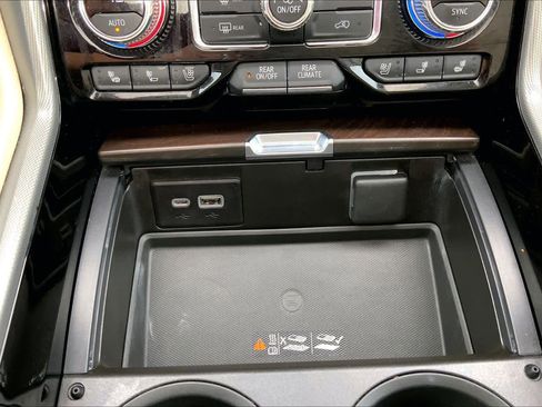 Used 2021 GMC Yukon XL Denali w/ Denali Premium Package image 34