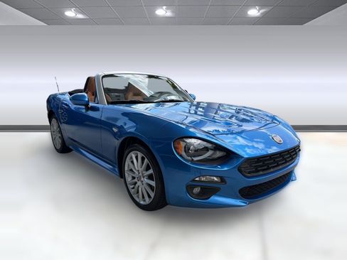 Used 2017 FIAT 124 Spider Lusso RWD image 7