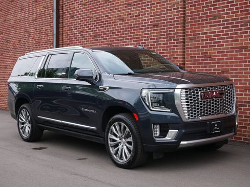 Used 2021 GMC Yukon XL Denali w/ Denali Premium Package AWD/4WD image 27