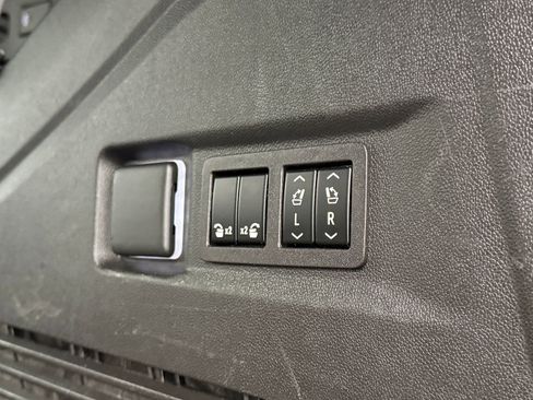 Used 2023 GMC Yukon Denali image 36