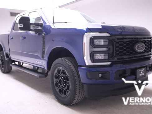 New 2026 Ford F250 Lariat w/ Black Appearance Package image 7