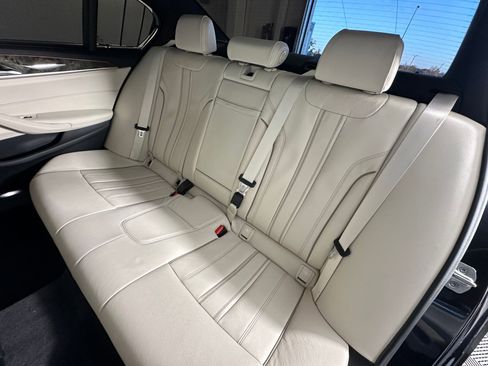 Used 2022 BMW 530i w/ Executive Package image 29