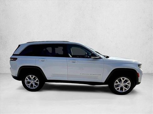 Used 2022 Jeep Grand Cherokee Limited RWD image 3