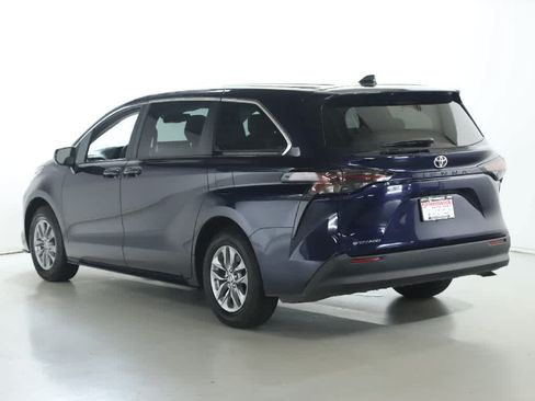 Used 2026 Toyota Sienna LE AWD/4WD image 38