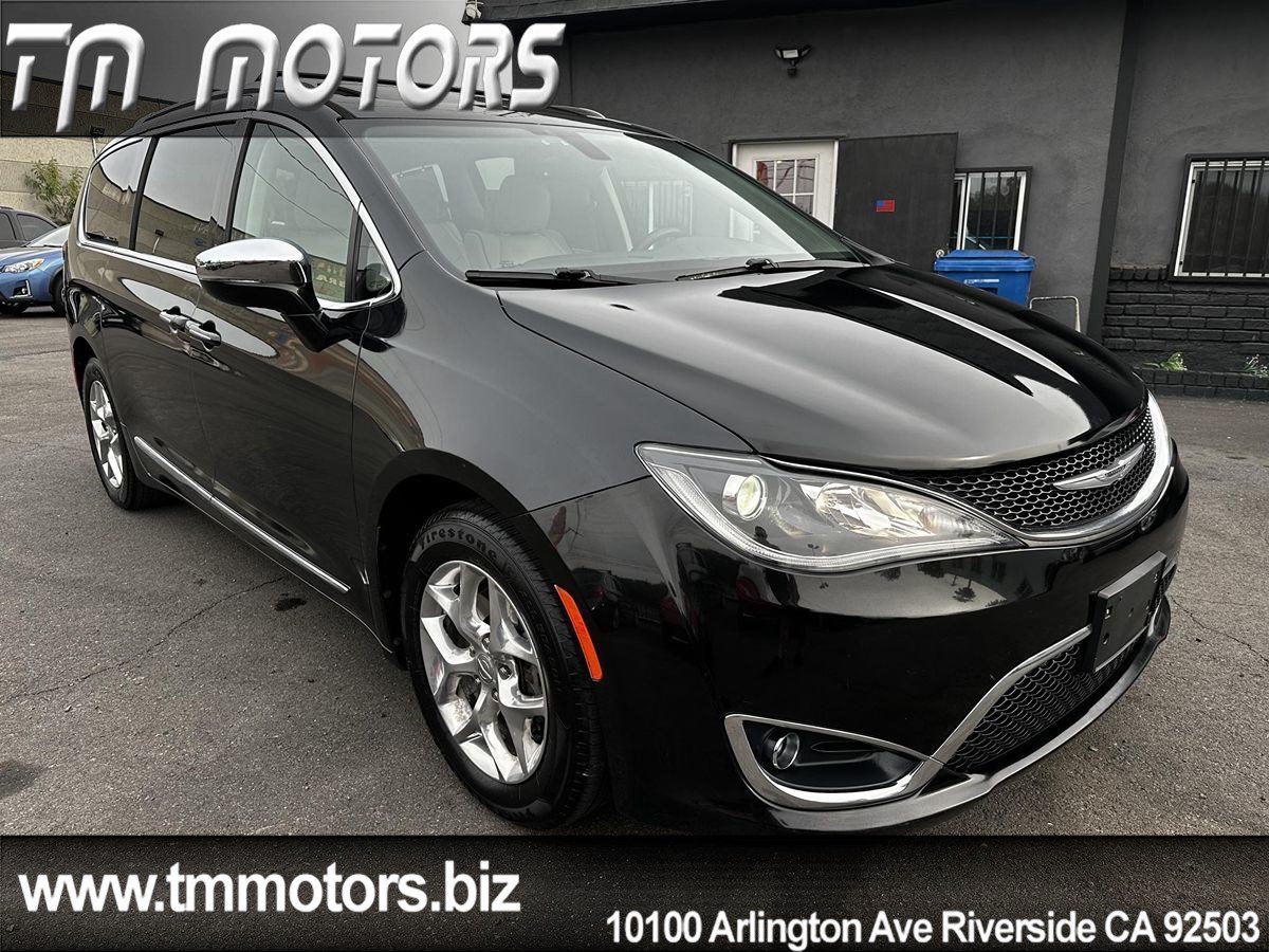 Used 2017 Chrysler Pacifica Limited w/ UConnect Theater Package FWD image 22