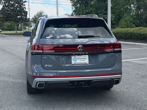 New 2025 Volkswagen Atlas Peak Edition SE image 7