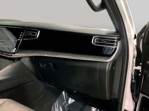Used 2022 Jeep Wagoneer Series III w/ Premium Group I AWD/4WD image 18
