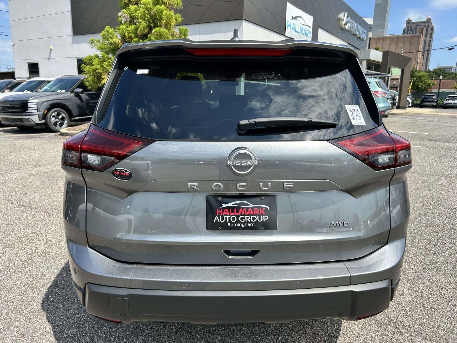 Used 2025 Nissan Rogue SV AWD/4WD image 3