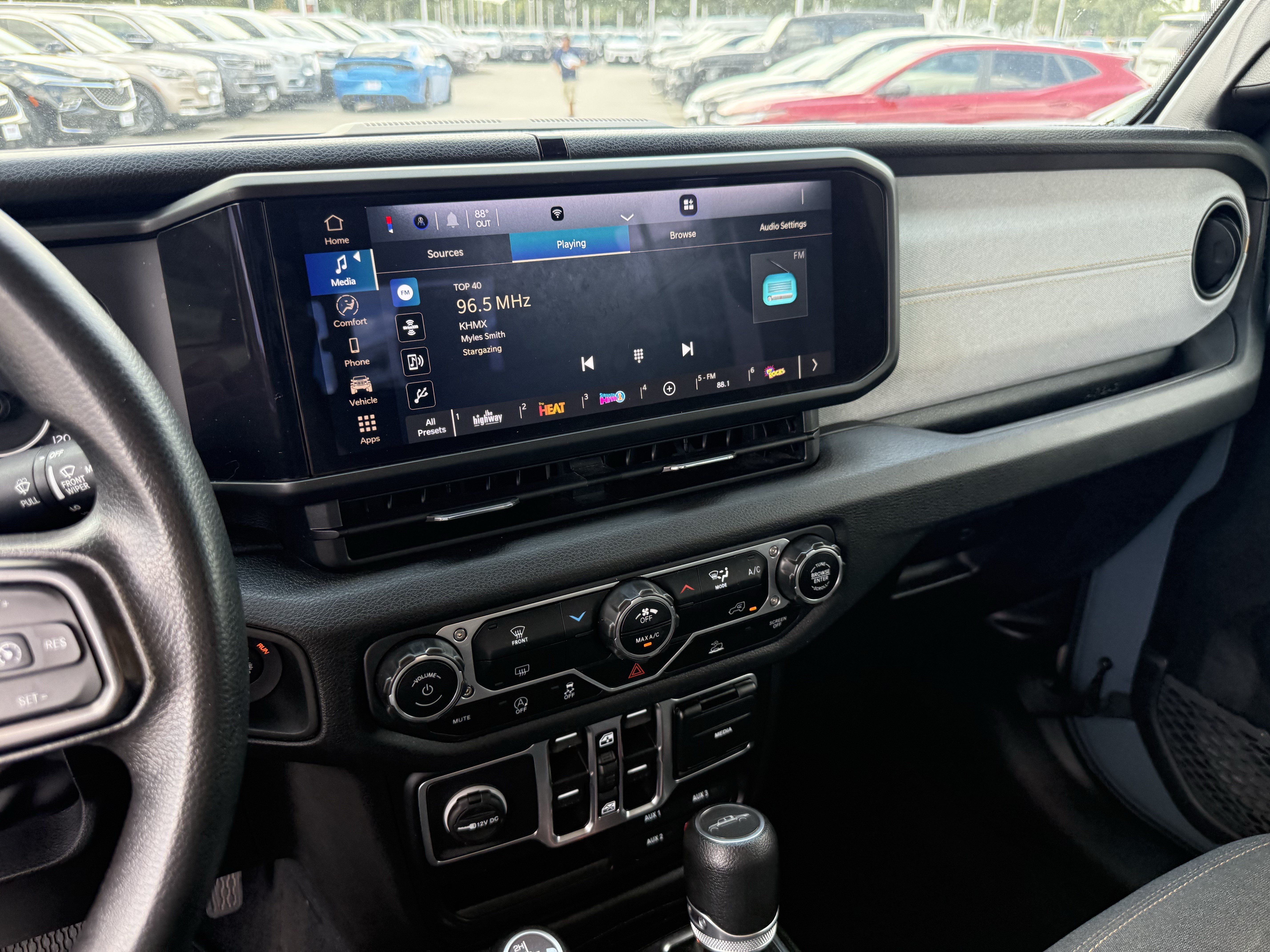 Used 2024 Jeep Gladiator Sport AWD/4WD image 19