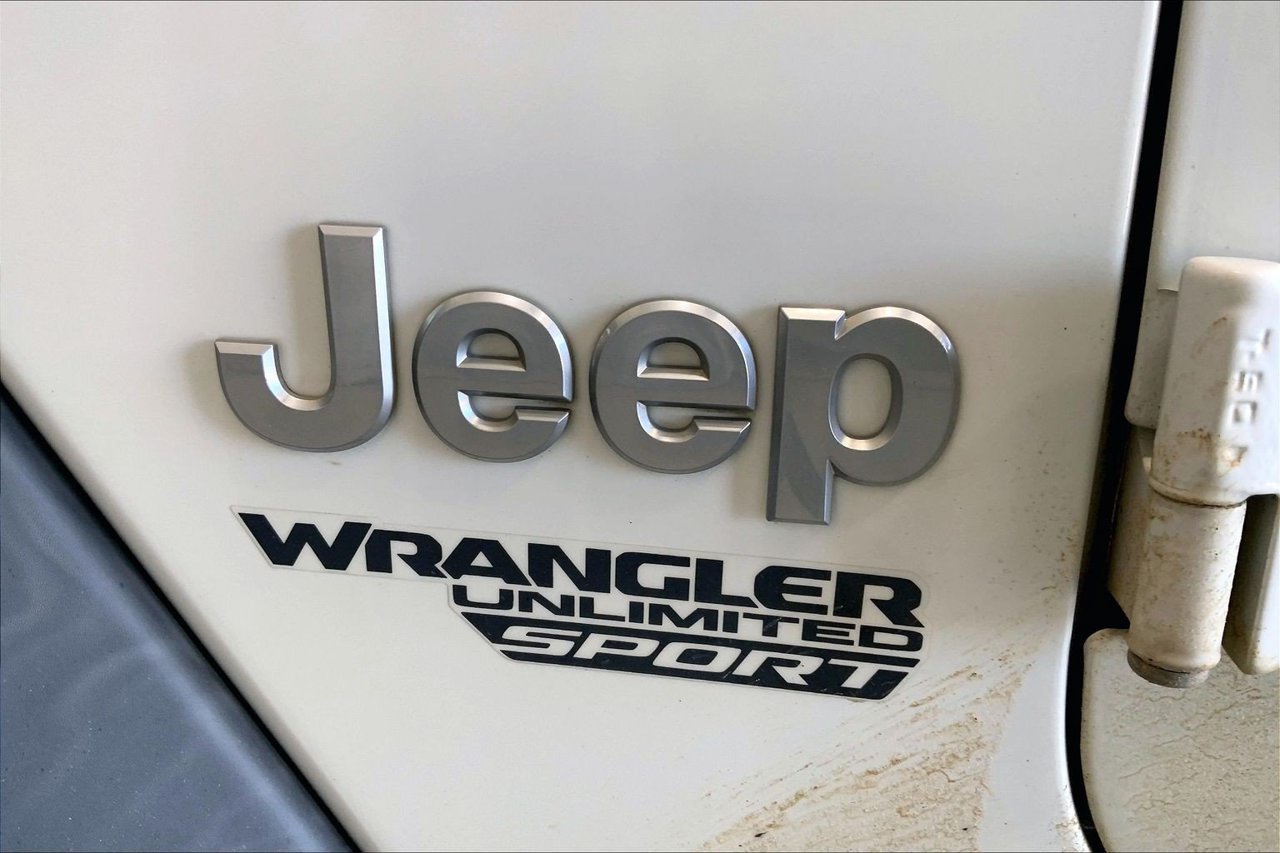 Used 2018 Jeep Wrangler Unlimited Sport S AWD/4WD image 9