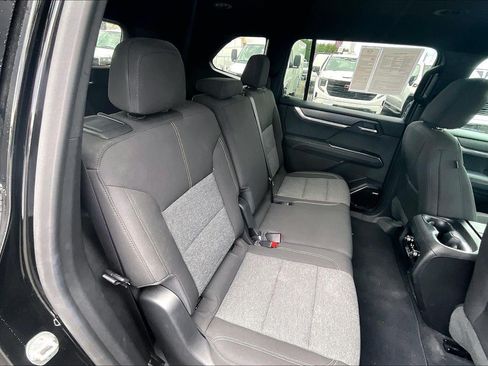 Used 2025 GMC Acadia Elevation FWD image 24