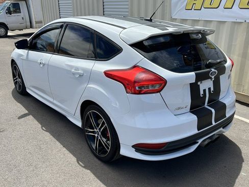 Used 2016 Ford Focus ST FWD image 2