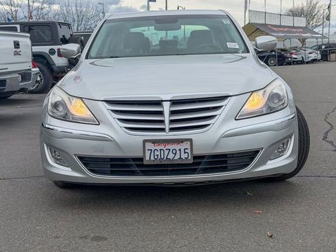 Used 2013 Hyundai Genesis 3.8 image 3