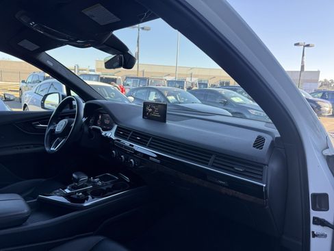 Used 2018 Audi Q7 3.0T Premium Plus image 12